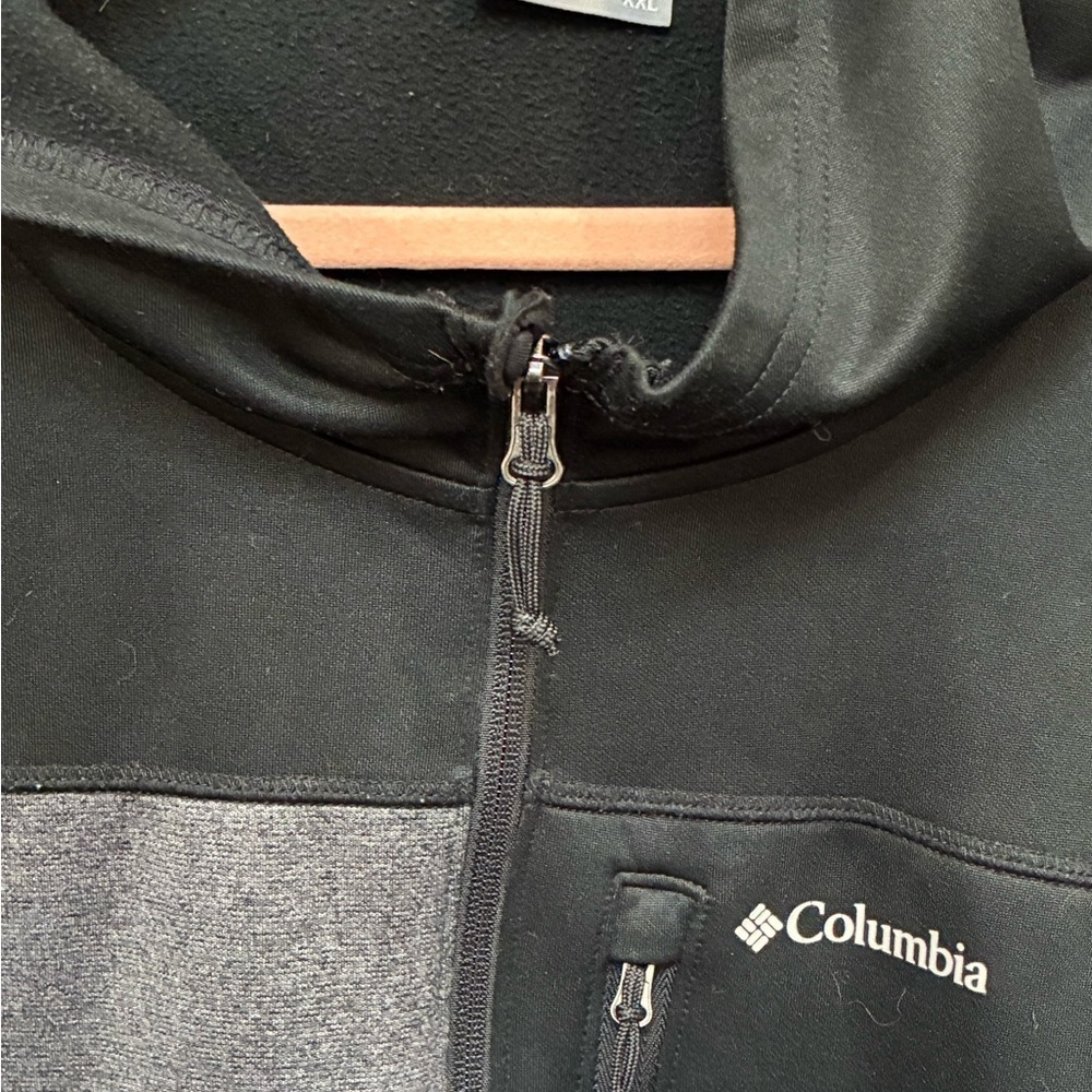 Columbia Unisex Black and Gray Performance Jacket - Picture 2 of 3